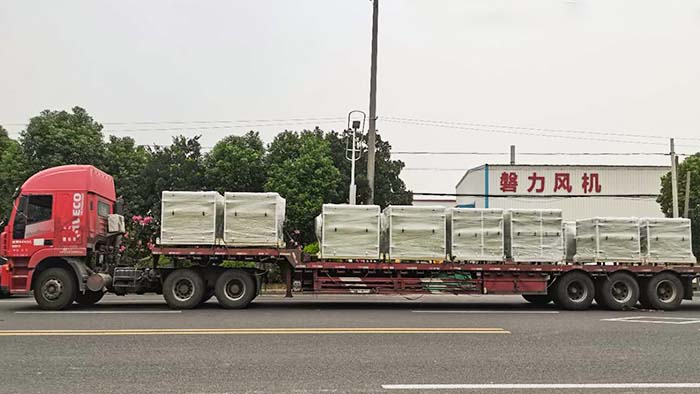 風(fēng)機(jī)廠(chǎng)家:磐力風(fēng)機(jī)八臺(tái)隔音玻璃鋼風(fēng)機(jī)箱發(fā)往湖南省