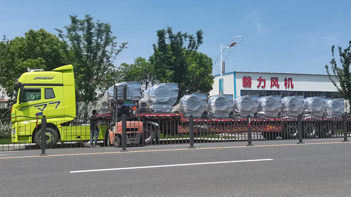 風(fēng)機(jī)廠(chǎng)家:磐力十八臺(tái)浙江離心通風(fēng)機(jī)運(yùn)往某校實(shí)驗(yàn)室