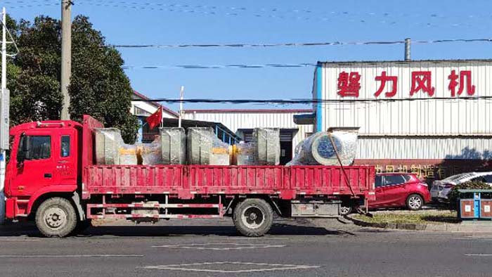 風(fēng)機(jī)廠(chǎng)家:磐力風(fēng)機(jī)六臺(tái)玻璃鋼風(fēng)機(jī)運(yùn)往上海酸洗廢氣項(xiàng)目