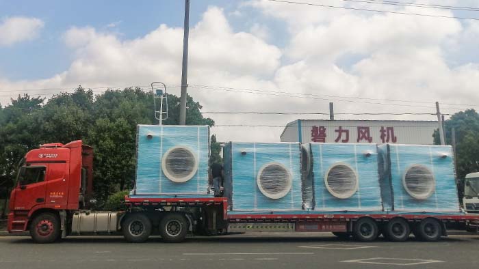 風(fēng)機(jī)廠(chǎng)家:磐力四臺(tái)隔音箱玻璃鋼風(fēng)機(jī)發(fā)往湖南長(zhǎng)沙現(xiàn)場(chǎng)