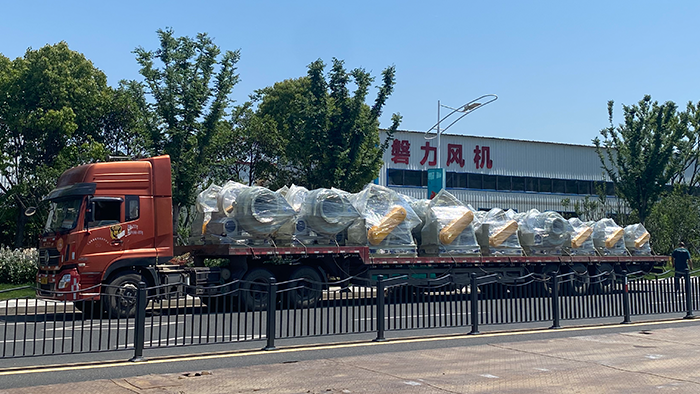 風(fēng)機(jī)廠(chǎng)家:蘇州磐力專(zhuān)車(chē)運(yùn)送十八臺(tái)山宜興有機(jī)玻璃鋼風(fēng)機(jī)