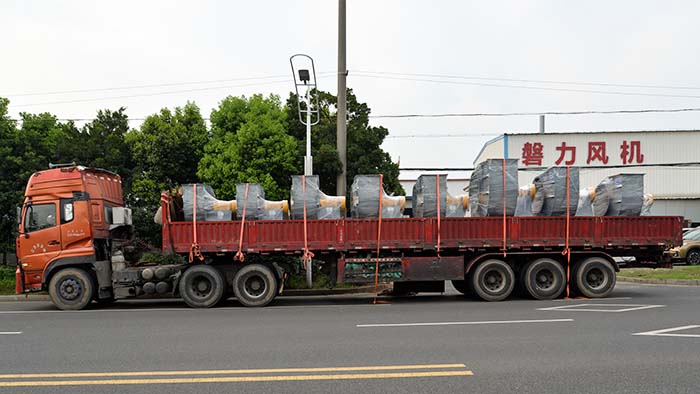 風(fēng)機(jī)廠家:磐力將八臺碳鋼通風(fēng)機(jī)運(yùn)往江陰催化燃燒項(xiàng)目