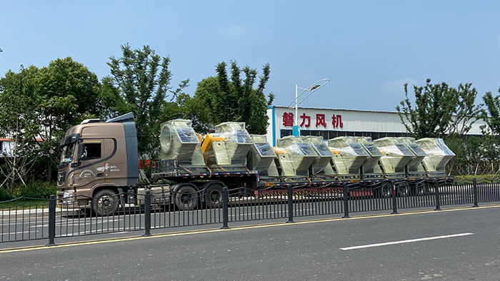 風(fēng)機(jī)廠(chǎng)家:磐力發(fā)貨十臺(tái)江蘇玻璃鋼引風(fēng)機(jī)